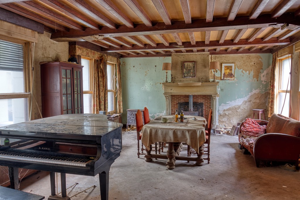 HDR manoir de l'avocat urbex decay verlaten villa lost place places abandoned explorer piano belgie belgique